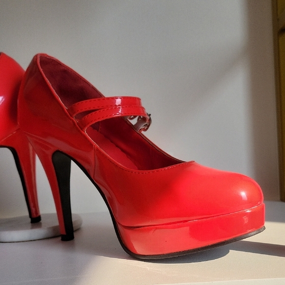 Red Patent Leather Mary Jane Heels - Picture 3 of 11